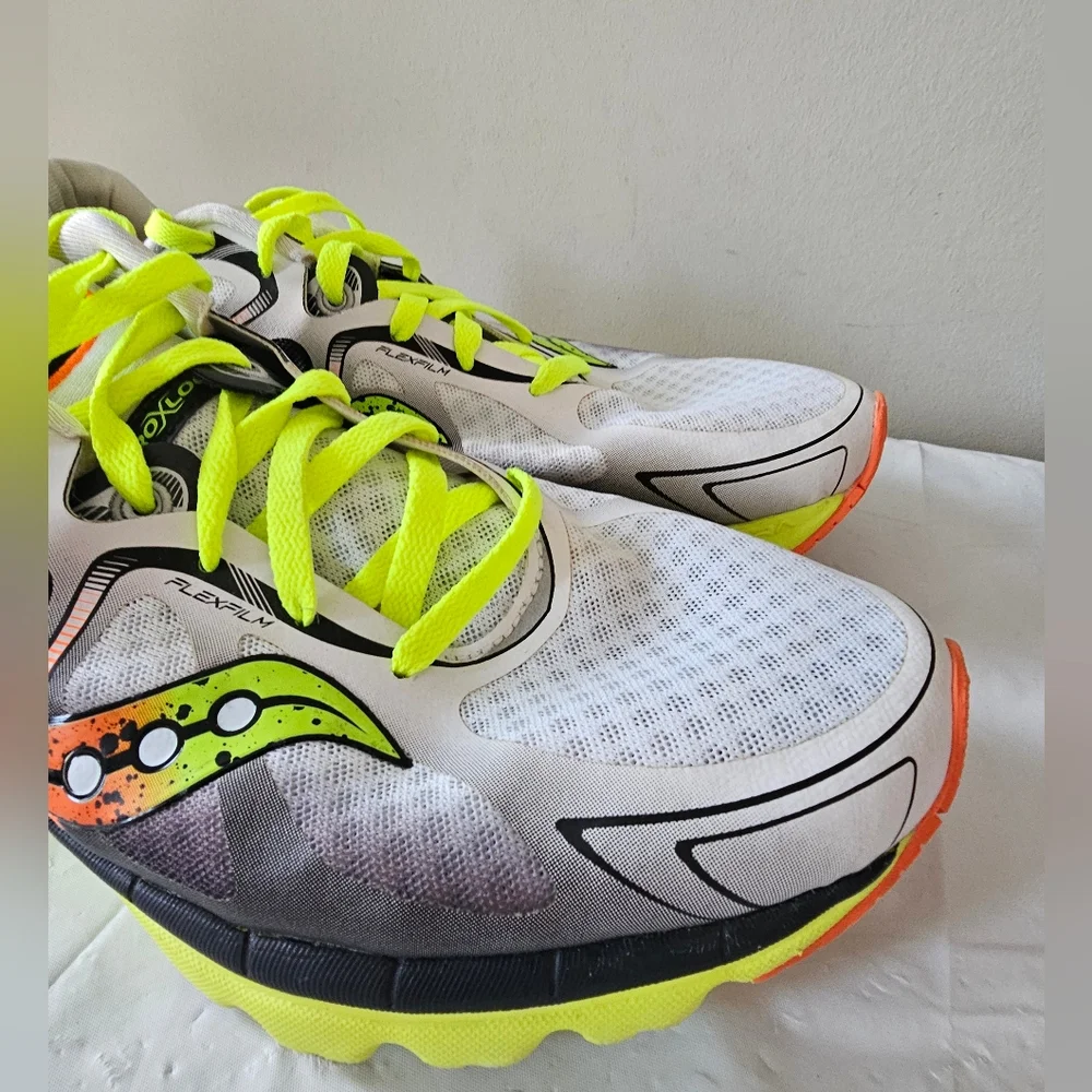 SAUCONY Kinvara 6 Men's Athletic, Running Shoes, Sneakers - Picture 3 of 9